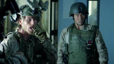 Okay, so let's do this.
Two shooters on the roof. - SEAL Team