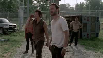 Okay, let's get the other car in. - The Walking Dead