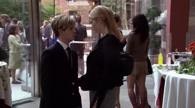 OKAY, LET'S GO.
LET'S GET OUT OF HERE. - Gossip Girl