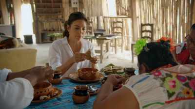 Okay, let's have
this mushroom empanada. - Eva Longoria: Searching for Mexico