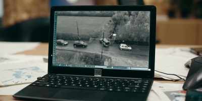 Okay, let's maintain drone contact,
and let's send support vehicles - Hijack