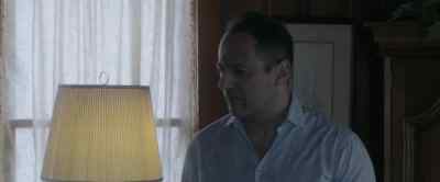 - Okay, listen, you hold
the knife like this. - Alarum