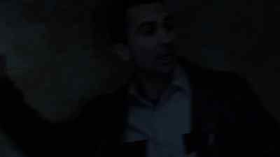 Okay, listen to me.
Wait right here. - Bates Motel