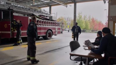Okay, listen up. - Chicago Fire