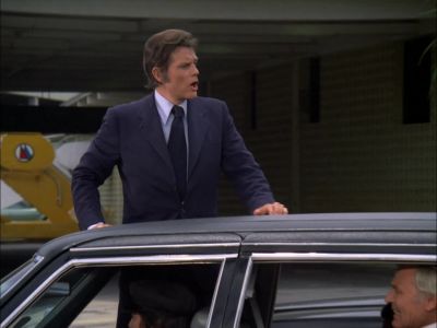 OKAY, LOAD UP. MOVE IT. - Hawaii Five-O