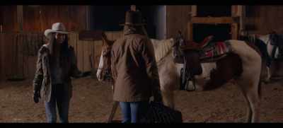 - Okay, look, I'm not a total amateur. - Christmas at the Ranch