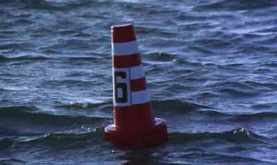 Okay, Max.
Stop the boat right here. - The Boatniks