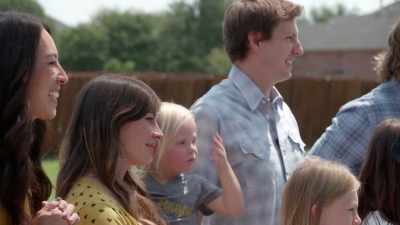 Okay, McCalls, are you ready
to see your fixer-upper? - Fixer Upper: Behind the Design