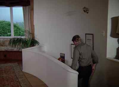 Okay, men, let's go.
We're moving out now. - The Six Million Dollar Man