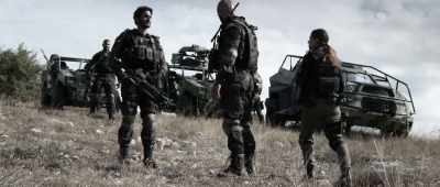 Okay, we need to take out
the lead vehicle first. - Jarhead: Law of Return