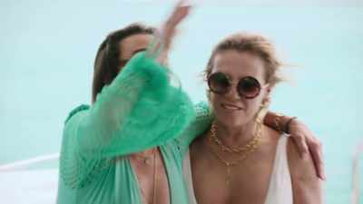 - Okay, no, no, no.
We're not gonna do-- - The Real Housewives Ultimate Girls Trip