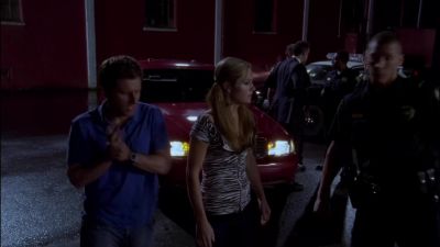 Okay, north exit, south exit.
Nobody gets out. - Psych