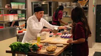 Okay, now, help me build
a flour volcano for the eggs. - No Good Nick