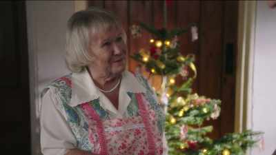 Okay, now pour it in. - Christmas at Plumhill Manor