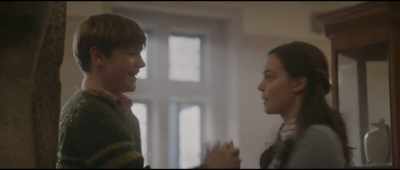 - Okay, now's our chance. Go.
- [grunting] - Theodosia