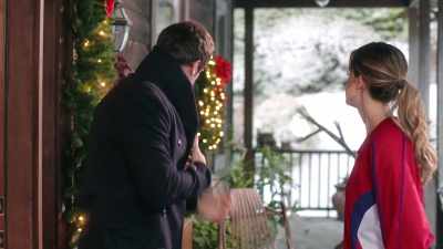 ‐Okay.
‐Oh, you, uh... - Christmas Love Letter