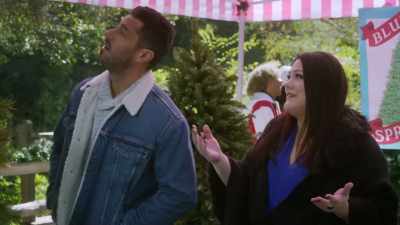 Okay, okay. Great.
We found our tree. Let's get it. - A Country Christmas Harmony