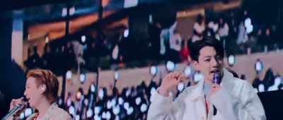 - Okay, okay, okay, okay.
- That's right. - BTS: Permission to Dance on Stage - LA