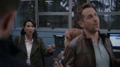 Okay, okay, okay.
Roe? Go ahead. - Aurora Teagarden Mysteries: Til Death Do Us Part