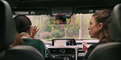 - Okay, okay.
- Pull over, and I'll call this number. - Maid