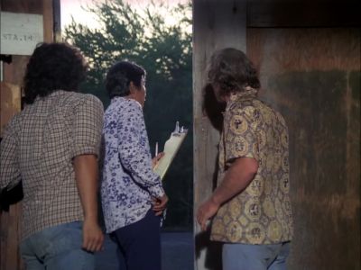 OKAY, OUT THE BACK. - Hawaii Five-O