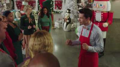 Okay people, let's make this
the best Christmas ever. - Christmas 9 to 5
