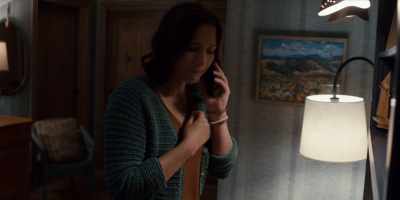 Okay, please, just...
Bye. I-I love you. - The Way Home