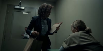 Okay. Put this on.
Your trial starts in a half an hour. - Accused