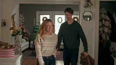 -Okay.
-[Renee] Open it. - Take Me Back for Christmas