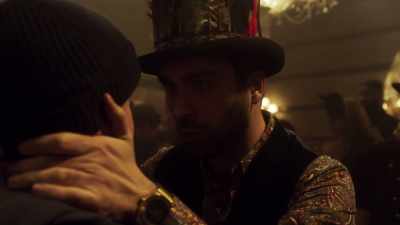 Okay.
Right, look at me. Look at me. - Lost in London
