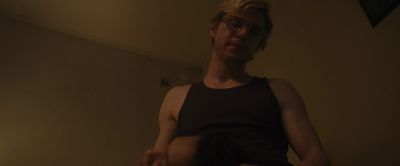 Okay. I'm takin' 'em out. - Dahmer - Monster: The Jeffrey Dahmer Story