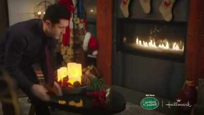 Okay, set that right there. - A Cozy Christmas Inn