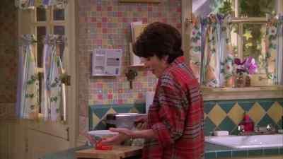 - Okay, so she's beautiful. - Everybody Loves Raymond
