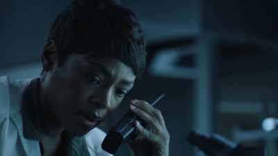 Okay. She's in the turn. - The Passage
