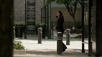 Okay, she's moving. - Homeland