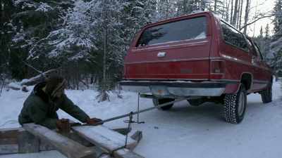 Okay, this side's
good and tight. - Life Below Zero: Next Generation