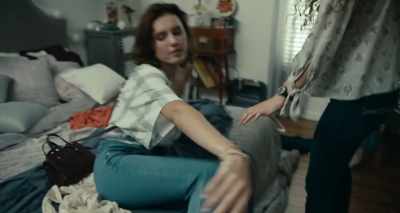- Okay, sit down.
- Damn shoes. Hang on. - Murder RX