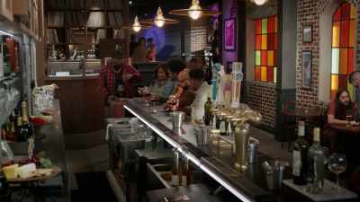 - Okay, so we all like this bar, - Grand Crew