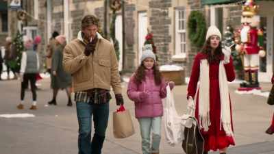 -Okay.
-Super easy, so don't worry. - The Secret Gift of Christmas