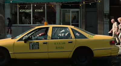 Okay sweetie let me pay the impolite driver - Men in Black