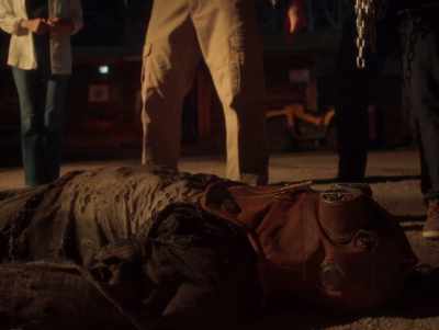 - Okay. Take the chains,
put them there. - In a Violent Nature