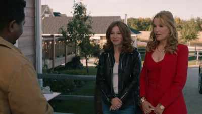 -Okay.
-Thank you. - The Spencer Sisters