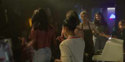 - Okay. That I can do. I can lose.
- [Ashley laughs] - Players