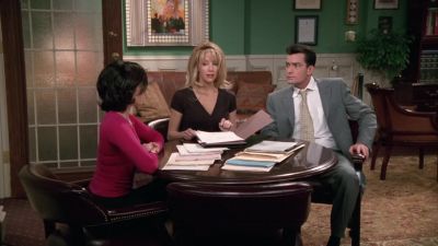 Okay, that's my leg. - Spin City