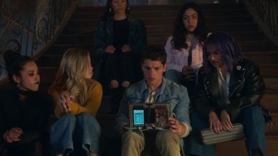 ‐ Okay, that's seriously creepy. - Marvel's Runaways