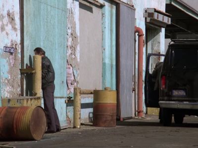 - Okay, there you go.
- Got it. - MacGyver