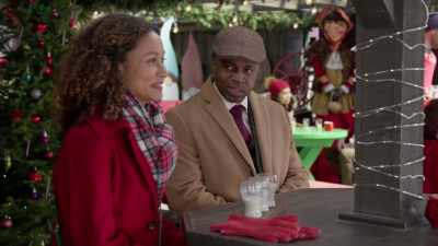 Okay, me too. I mean,
I'm not alone, alone. - Believe in Christmas