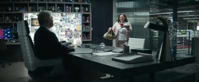 Okay. Uh, one pad Thai
with lemonade, - The Consultant