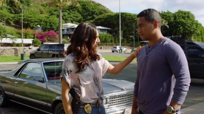 Okay, wait.
Hold on, hold on. - Hawaii Five-O