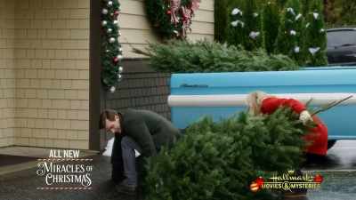Okay, wait, I'll get this end.
Ready, one, two, three. - Time for You to Come Home for Christmas